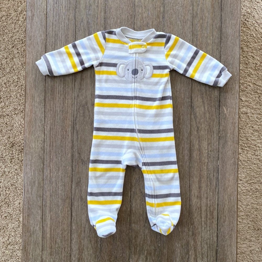 4/$20 Carter’s footie pajamas 9 months